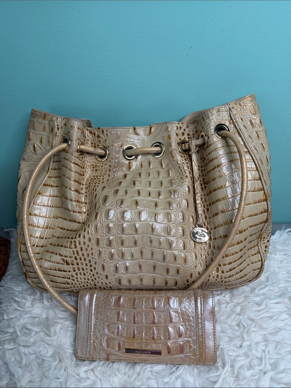 Brahmin Beige Croc-Embossed Drawstring Shoulder Bag with Matching Wallet - Picture 4 of 17